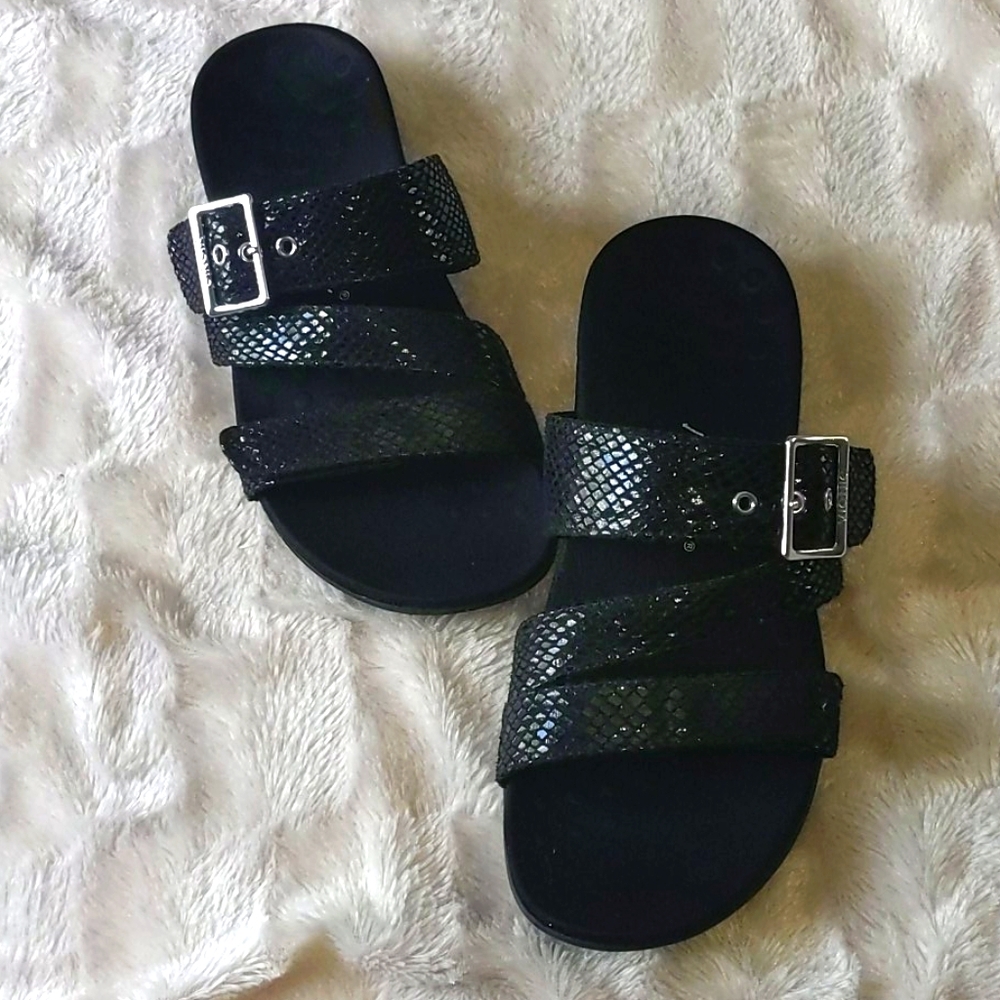 Vionic slides